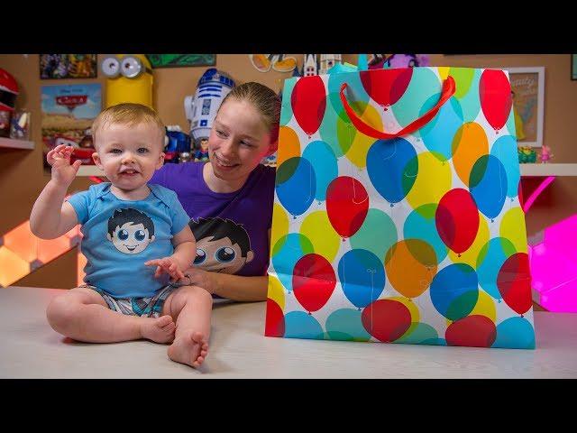 HUGE Baby Toy Happy Birthday Present for Isaac Surprise Blind Bags Toys for Babies Kinder Playtime