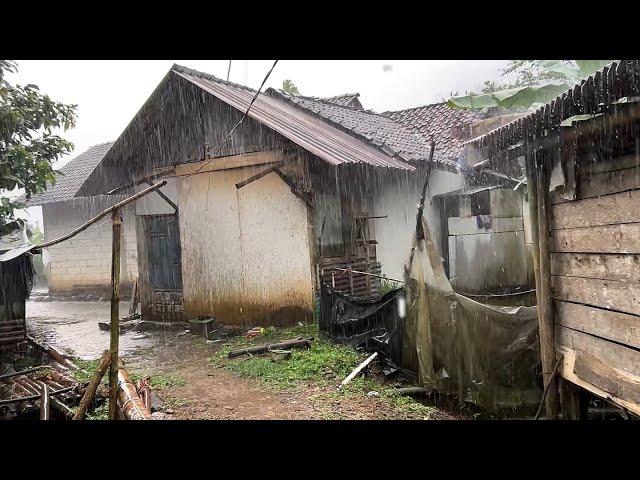 Heavy rain hits a mountain village in Indonesia||fresh atmosphere||rain video