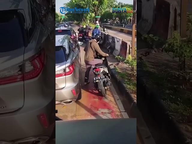 PENGENDARA MOTOR Lakukan Hal Tak Terduga Saat Macet!