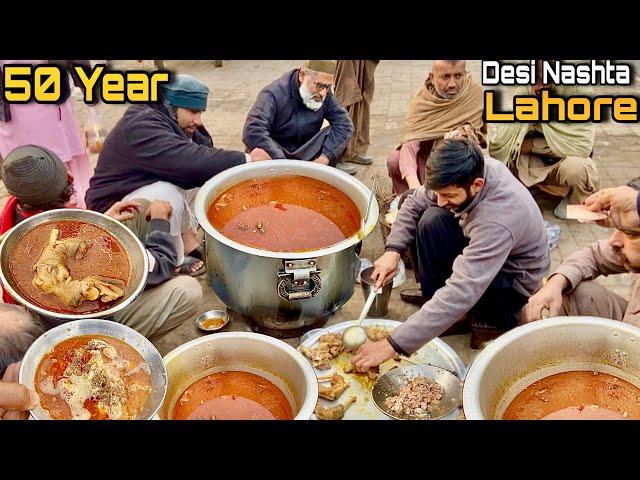 ROADSIDE 50 YEAR OLD DESI BREAKFAST | CHEAPEST SIRI PAYE NASHTA IN LAHORE | BEST STREET FOOD PK