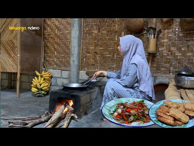 sederhana tapi nikmat,tumis teri daun bawang merah, tempe goreng, masakan desa