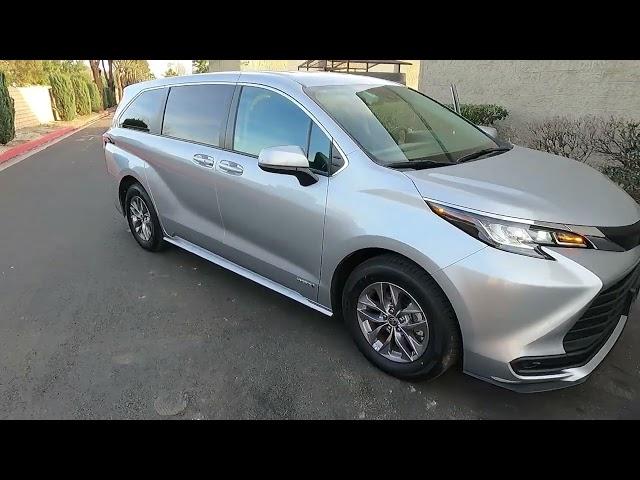 2021 Toyota Sienna LE Hybrid 8 Seat Van With Smart Cruise Silver color For sale Video tour carplay