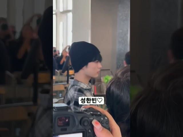 sung hanbin flight back to seoul south korea 