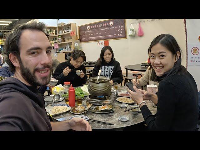 Trying REAL Taiwanese Food in a Traditional Way!