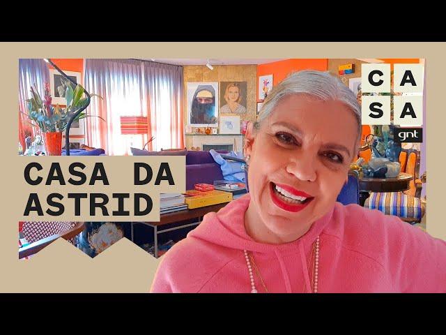 ASTRID FONTENELLE abre as portas de seu apartamento SUPERCOLORIDO e cheio de história | Pode Entrar