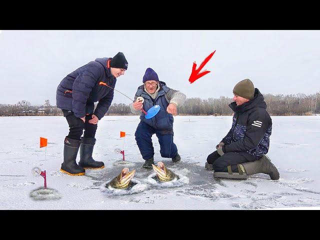 ДЕД ПОЗВАЛ на РЫБАЛКУ... ЖЕРЛИЦЫ на ЗИМОВАЛЬНОЙ ЯМЕ!!! ЩУКА на ЖЕРЛИЦЫ в ЗАЛИВЕ РЕКИ