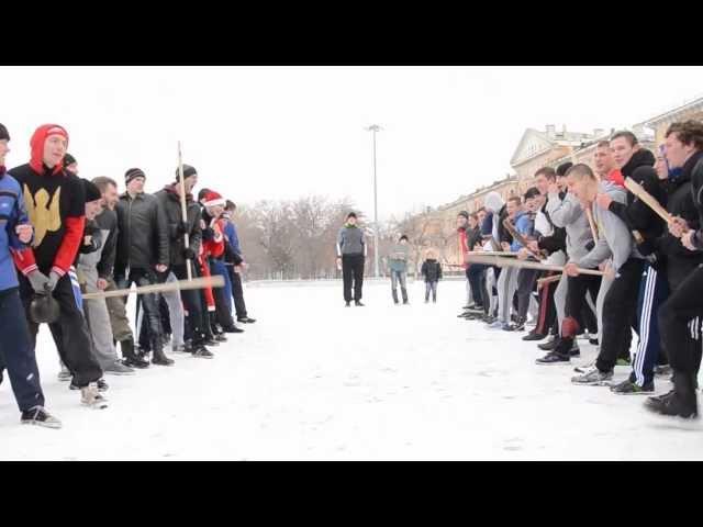 Камни, бутылки, штакет.. Стенка на стенку в Астрахани.