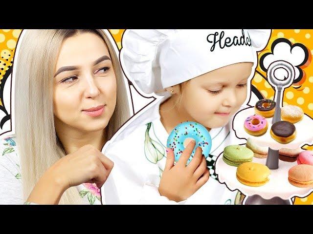 Mom can't cook!  Amelka asks for COOK, to teach mom how to cook donuts! Kids video