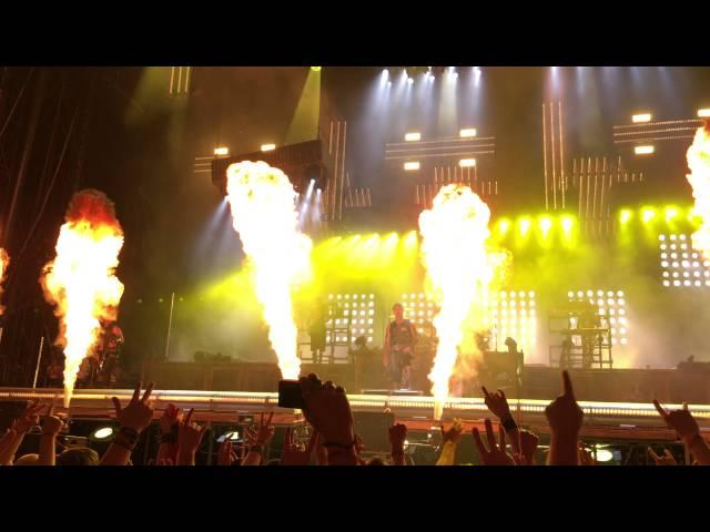 Rammstein Vienna 2016, Sonne, 4K,  ohne Stimme Lindemann wirft Mikro 2x weg, Publikum singt, Part1