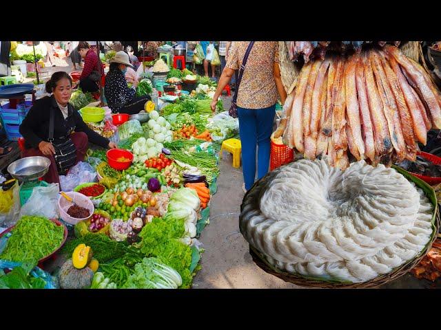 Plenty of fish, fruits & vegetables @ Boeng Chhouk food market in Battambang, Cambodia