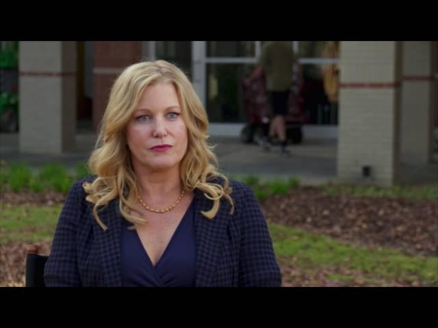 Sully: Anna Gunn "Elizabeth Davis" Behind the Scenes Movie Interview | ScreenSlam