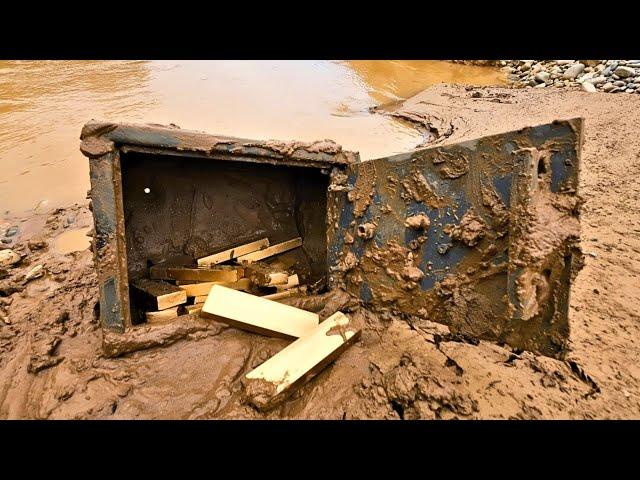 we can't believe what's inside this box  [ Great Treasure Hunt ]  With A Metal Detector