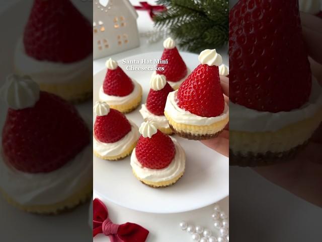 Santa Hat Mini Cheesecakes #christmas #cheesecake #dessertrecipe