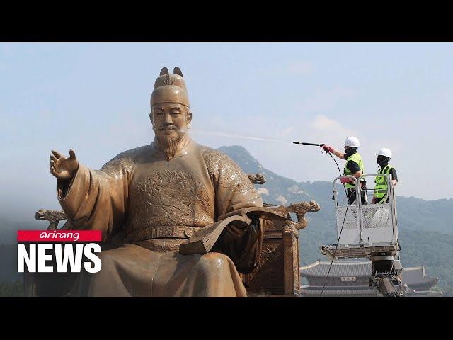 Seoul city cleaning statue of King Sejong ahead of new Gwanghwamun opening