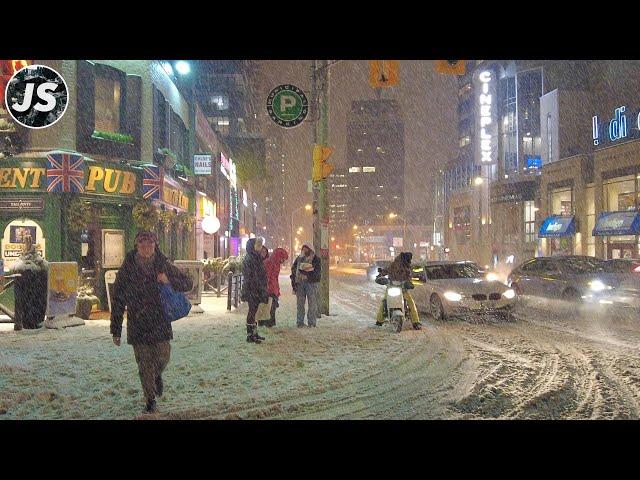 First Big Winter Snowfall This Season | Midtown Toronto Walk (Dec 2024)