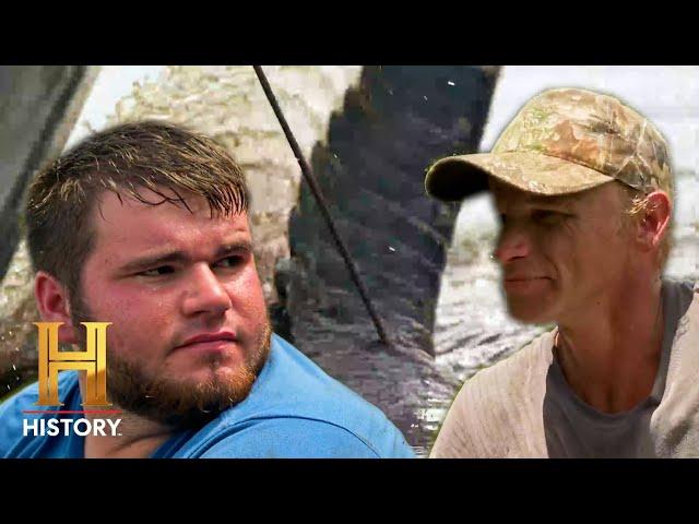 Swamp People: MONSTER GATOR is Terrorizing Locals (Season 15)