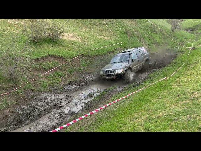 Jeep Grand Cherokee WJ 4.7 H.O.  vs ZJ 5.2 in Off Road Race