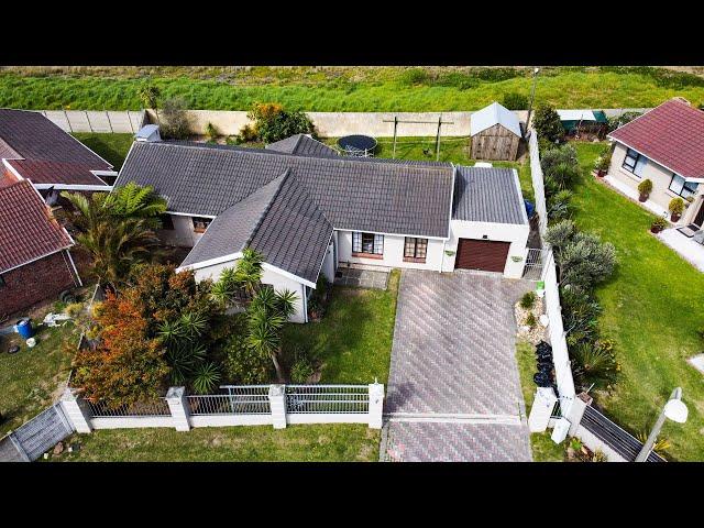 Lovely Family Home in Brentwood Park, Port Elizabeth - Glyn