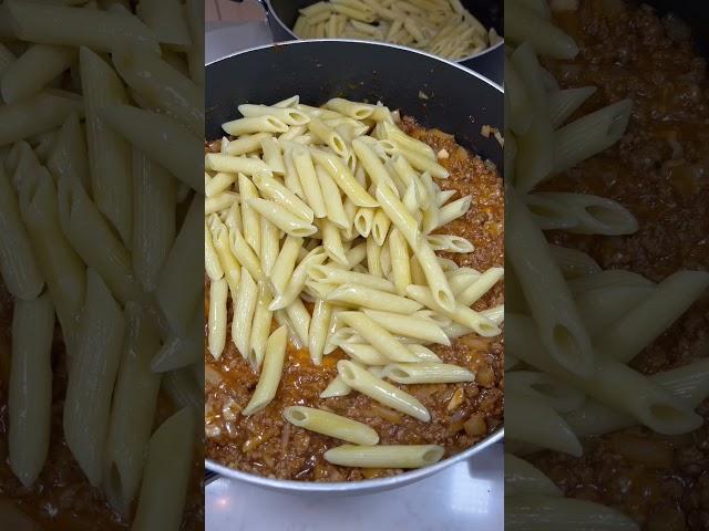 Easy Ground Beef and Pasta Skillet Dinner