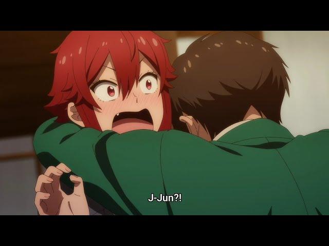 Jun hugs tomo and she gets embarassed , Tomo chan Is a Girl