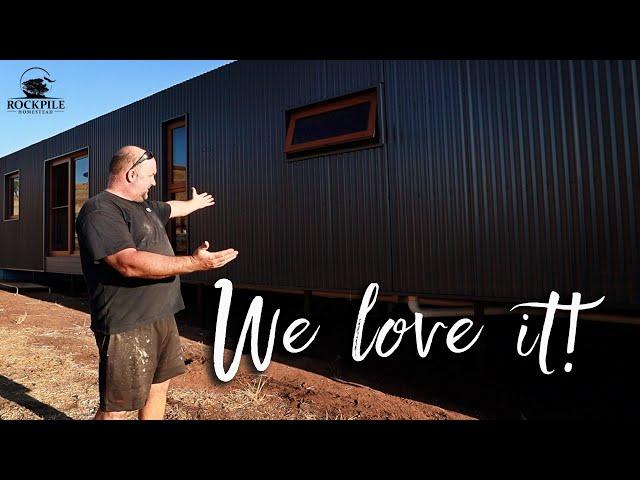 Completing the COLORBOND sheeting on the front elevation | Offgrid house build