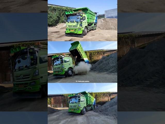 Detik-detik ban dump tronton hino lohan ti mbois meledak saat bongkar! BAN SAMPAI ROBEK #dumptruck