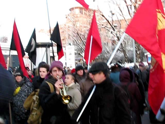 "Вихри враждебные веют над нами" на трубе