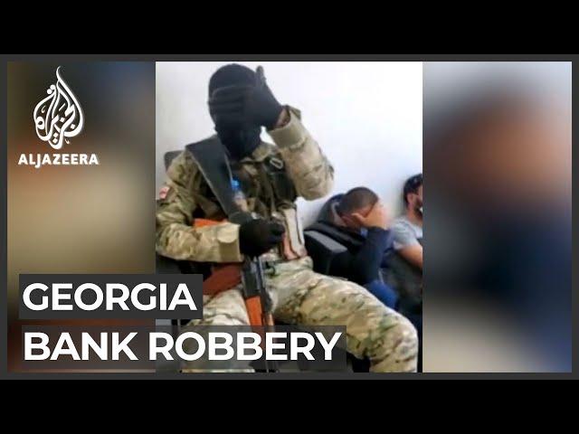 Georgia bank robber escapes after hostages freed