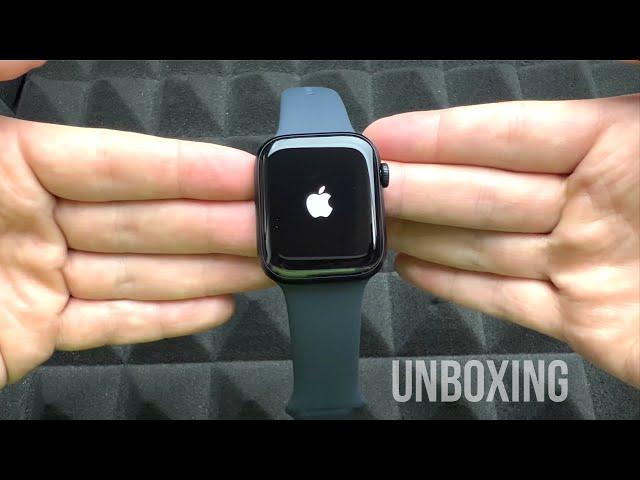 Apple Watch Series 8 GPS 45mm Midnight Aluminium Case with Midnight Sport Band - Regular Unboxing