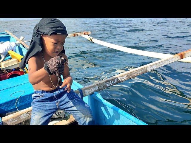 diluar dugaan Bocil ini bikin nelayan senior tak berkutik, little boy deep sea fishing|| hand line 