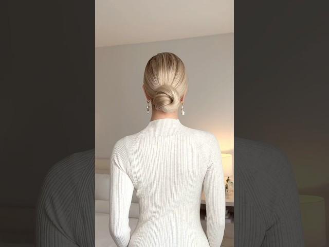 Have you tried this bun technique yet?️ #easyupdo #updo #updohairstyles #hairtutorial