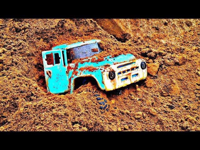 Found an ABANDONED ZIL 130. Dug out and took to recovery ... RC OFFroad 4x4