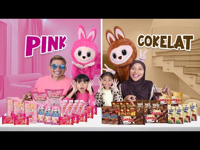 MAKAN MAKANAN WARNA PINK VS COKLAT SESUAI WARNA LABUBU!!