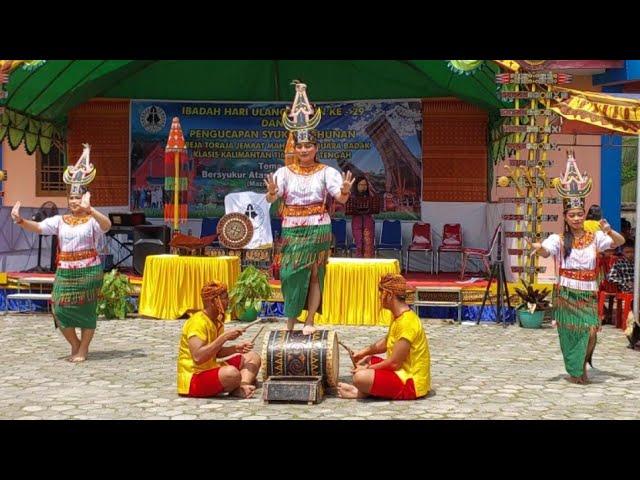 TARIAN TORAJA SANGGAR TARI MARENDENG DI KECAMATAN MUARA BADAK