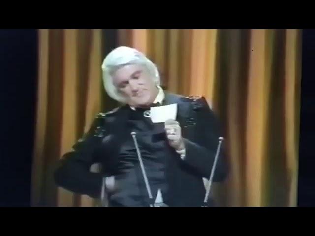 Charlie Rich Sets Fire to John Denver’s CMA Slip 1975