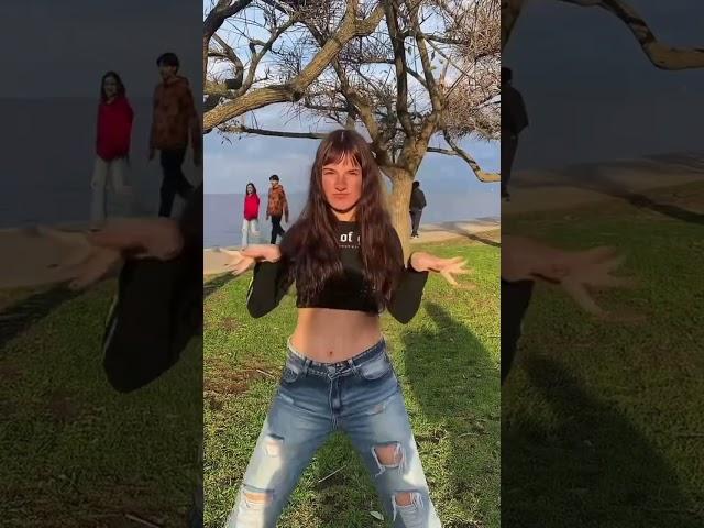 ID  - Baile de Tik Tok