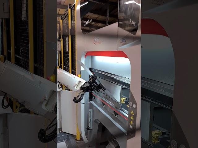 Robotic Press Brake Bending Cell