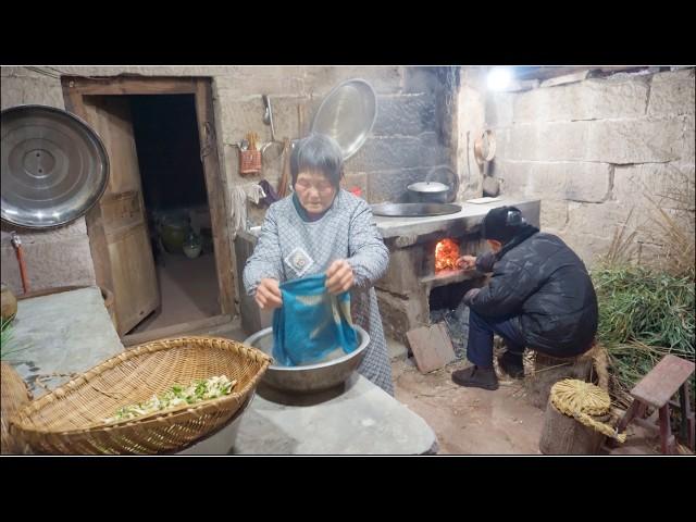 Forgotten Craft: 90-year-old Craftsman Making Straw Cushion | Traditional Village Life