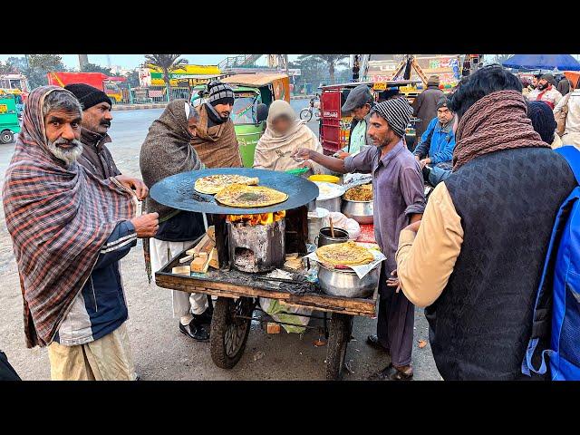 ROADSIDE ALOO PARATHA | JEERA BEST SAAG PARATHA | LAHORE STREET FOOD