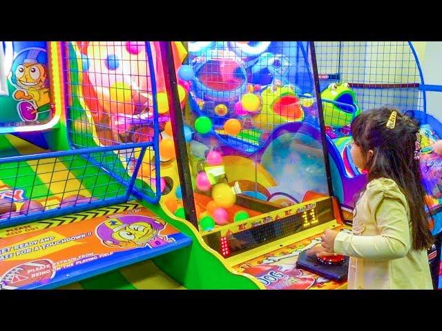 Kids Arcade Games, Feed the Dogs, Air Hockey, Angry Birds at Chuck E Cheese - ZMTW