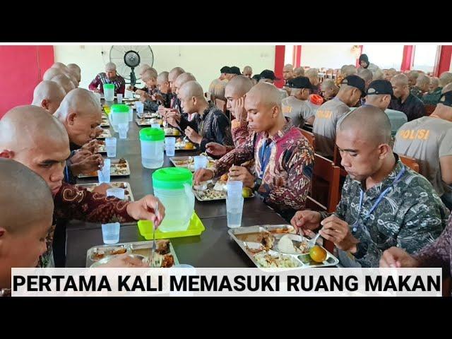 Pertama kali memasuki Ruang Makan