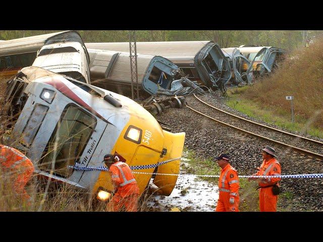 DANGEROUS TRAINS HITTING TRUCK MOMENTS | STUPID MOMENTS | EPIC TRUCK AND TRAINS FAIL COMPILATION
