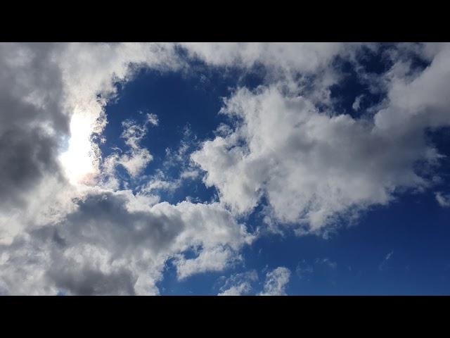 Video screensaver. Clouds floating in the sky. Relaxing screensaver. Облака плывут по небу. 4К Видео
