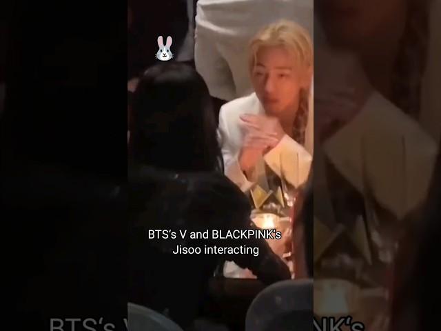 Jisoo and V  cute interaction  went viral 