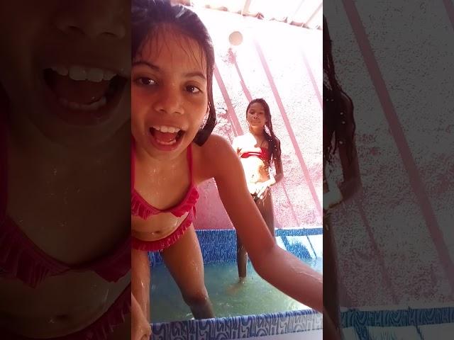 rotina de um domingo na piscina