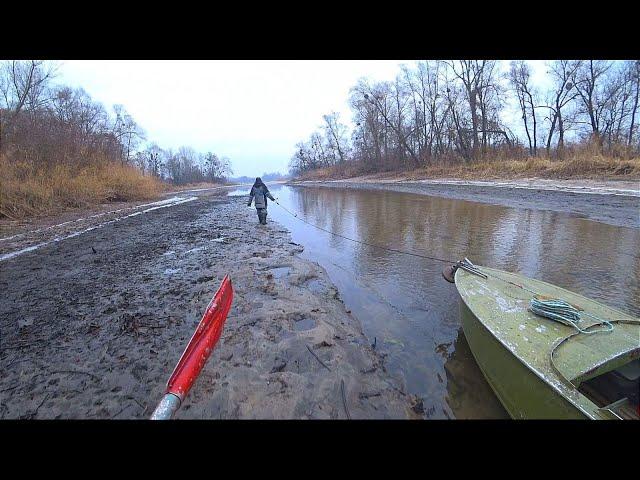 СКИНУЛИ ВОДУ І ВСЯ РИБА ЗБИЛАСЬ У ПРИЯМКУ.Рибалка на спінінг