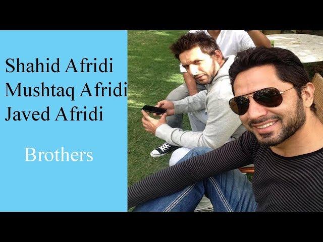 Shahid Afridi with his brothers Javed Afridi and Mushtaq Afridi