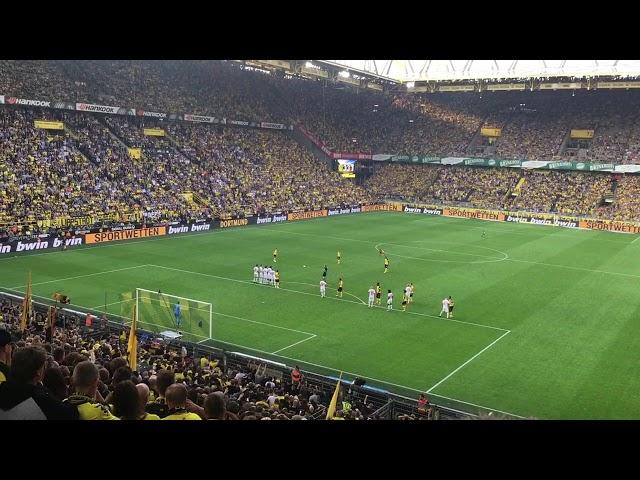 4:3 Freistoßtor von Alcacer in der 96. Minute | Dortmund 4:3 Augsburg - Blick von der Südtribüne!