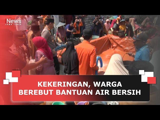 KEKERINGAN, WARGA BEREBUT BANTUAN AIR BERSIH