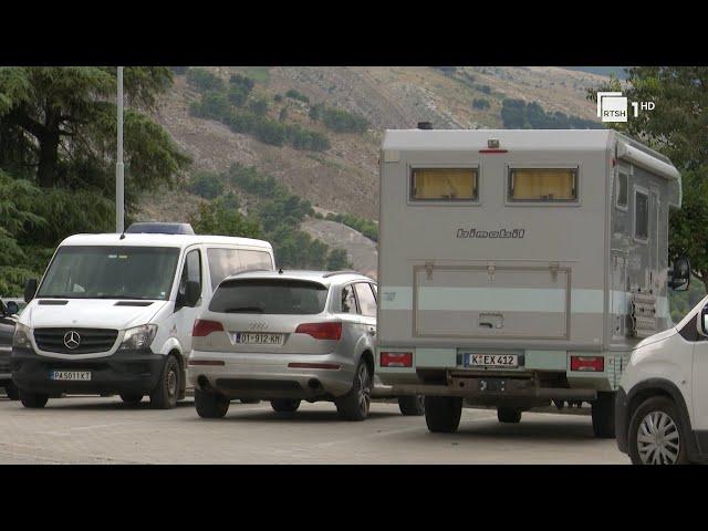 Turizmi me rulota në Gjirokastër/ Vizitorë nga e gjithë bota shijojnë atraksionet turistike | RTSH